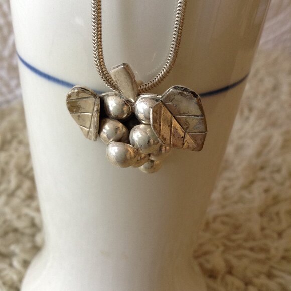 VTG 1979 Sterling Mexican Grape Cluster Necklace, 20" Chain, Inca, Aztec, SILVER - Picture 3 of 4
